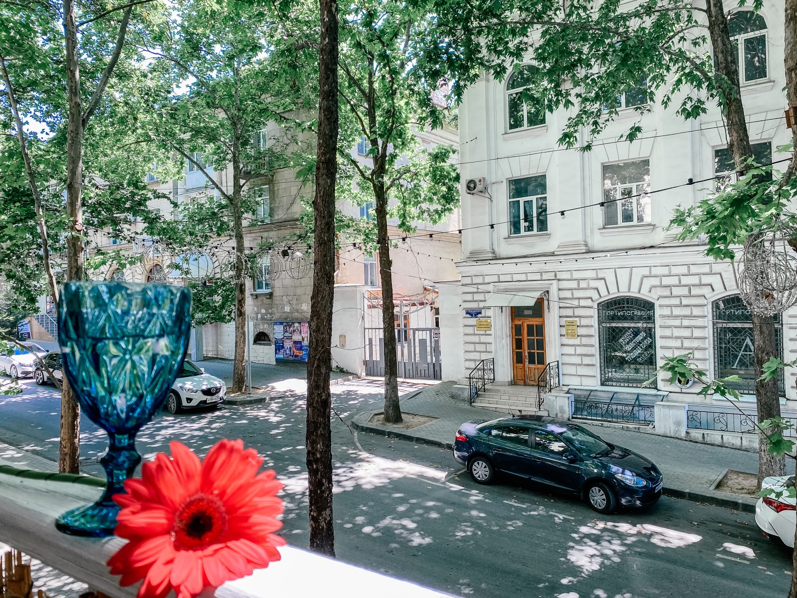 Счастье жить в яркой квартире с видом на Артбухту