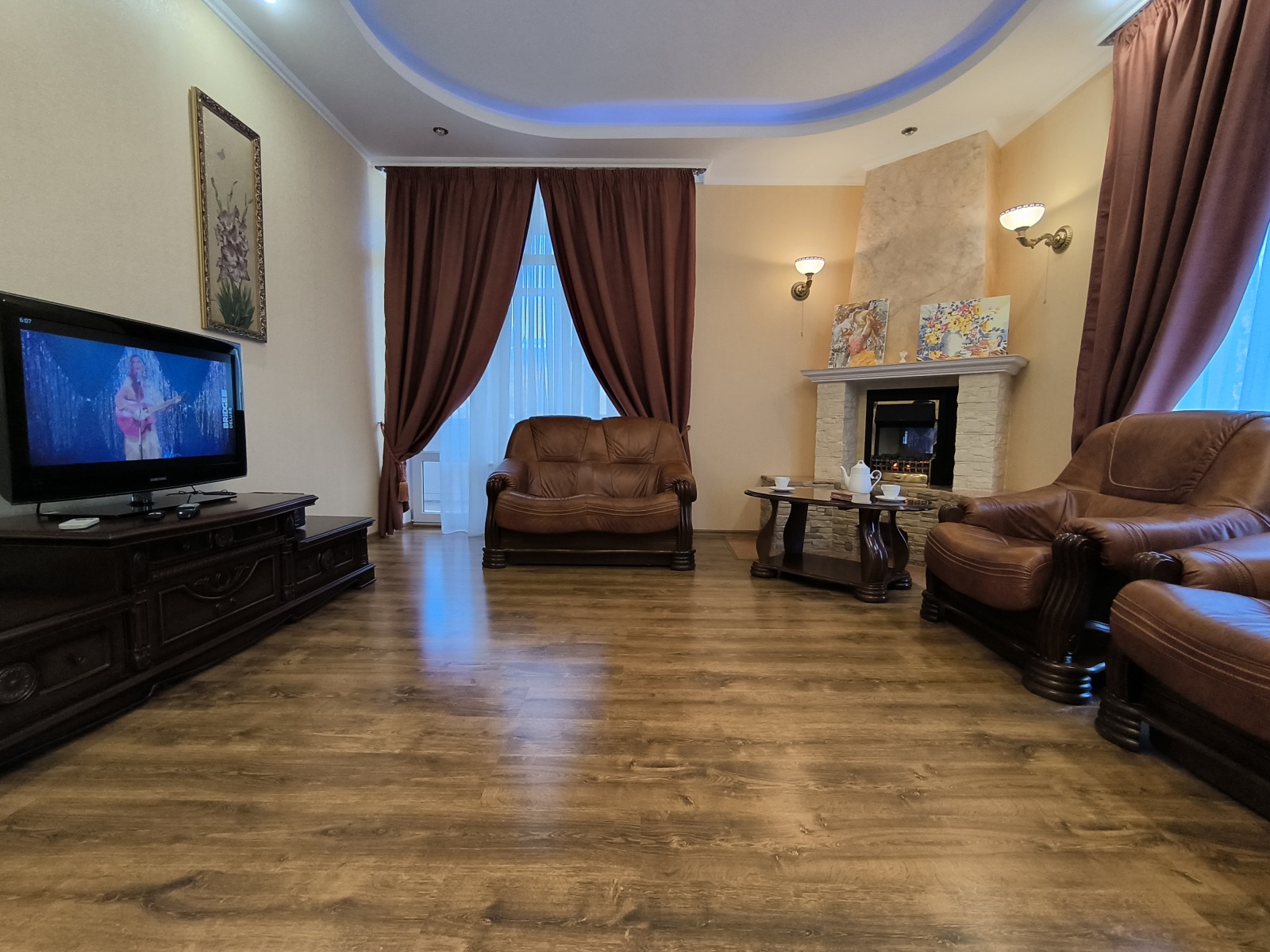 У пляжа Парк Победы в парковой зоне