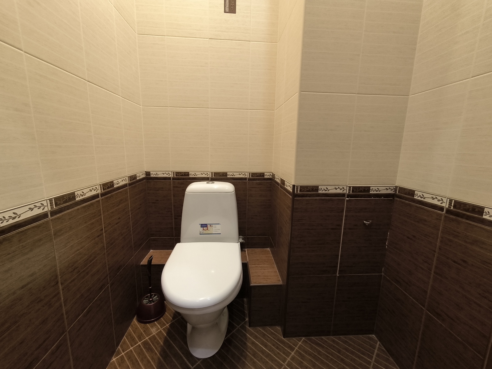 У пляжа Парк Победы в парковой зоне