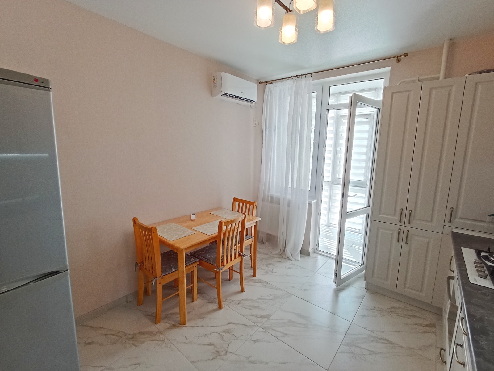 У пляжа Адмиральская Лагуна