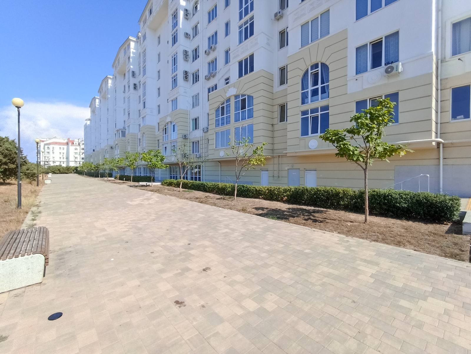 У пляжа Адмиральская Лагуна