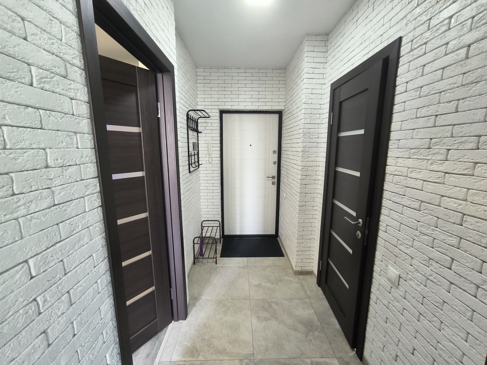 У пляжа Парк Победы в парковой зоне