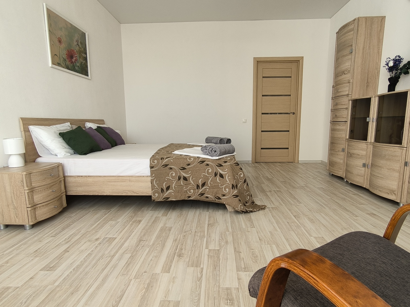 У пляжа Адмиральская Лагуна в современном ЖК