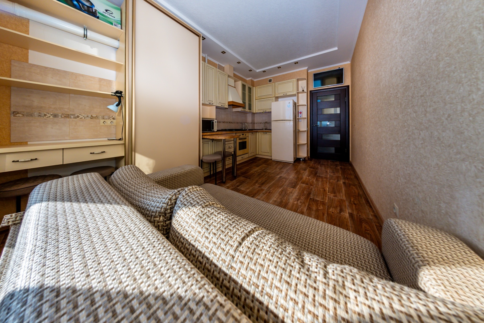 У пляжа Парк Победы в парковой зоне