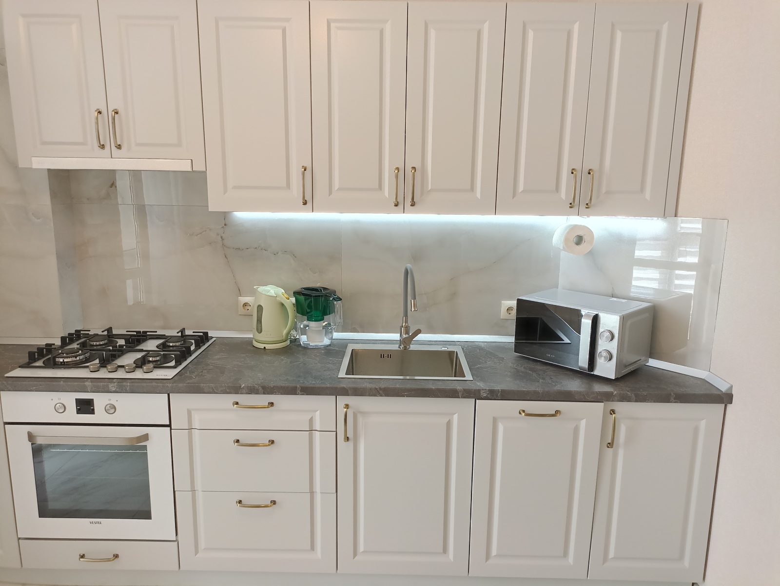 У пляжа Адмиральская Лагуна