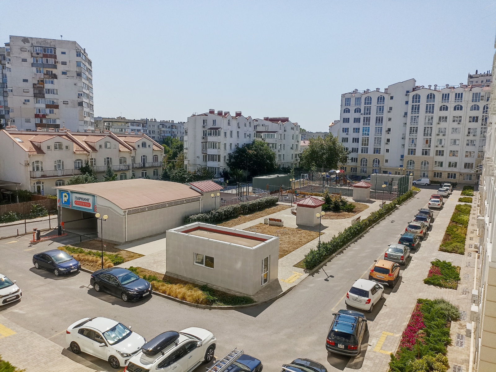 У пляжа Адмиральская Лагуна