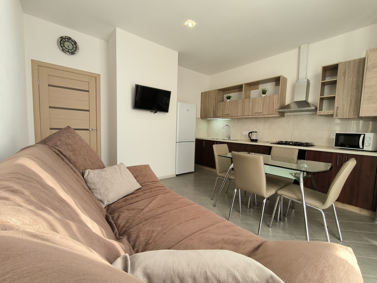 У пляжа Адмиральская Лагуна в современном ЖК