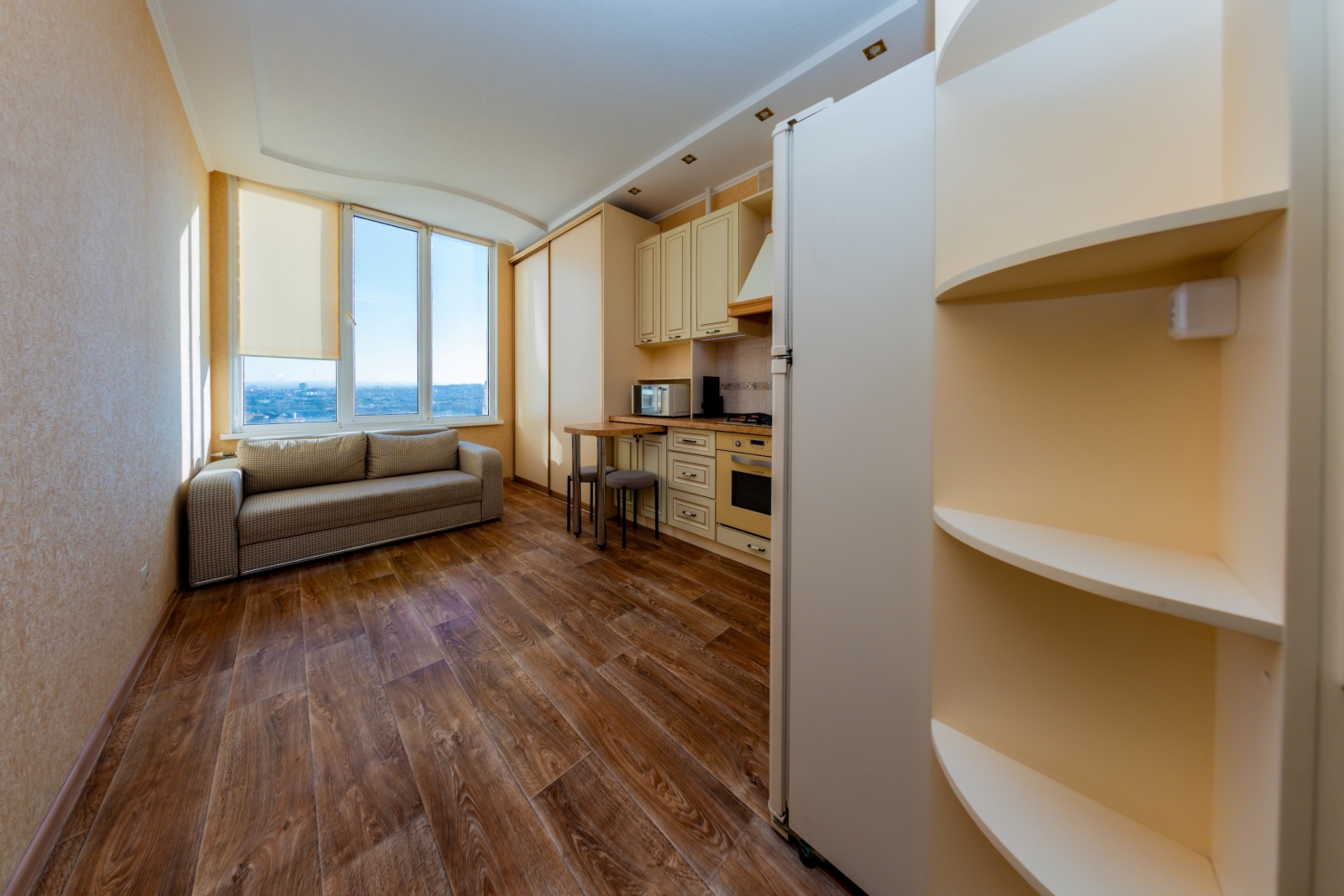 У пляжа Парк Победы в парковой зоне